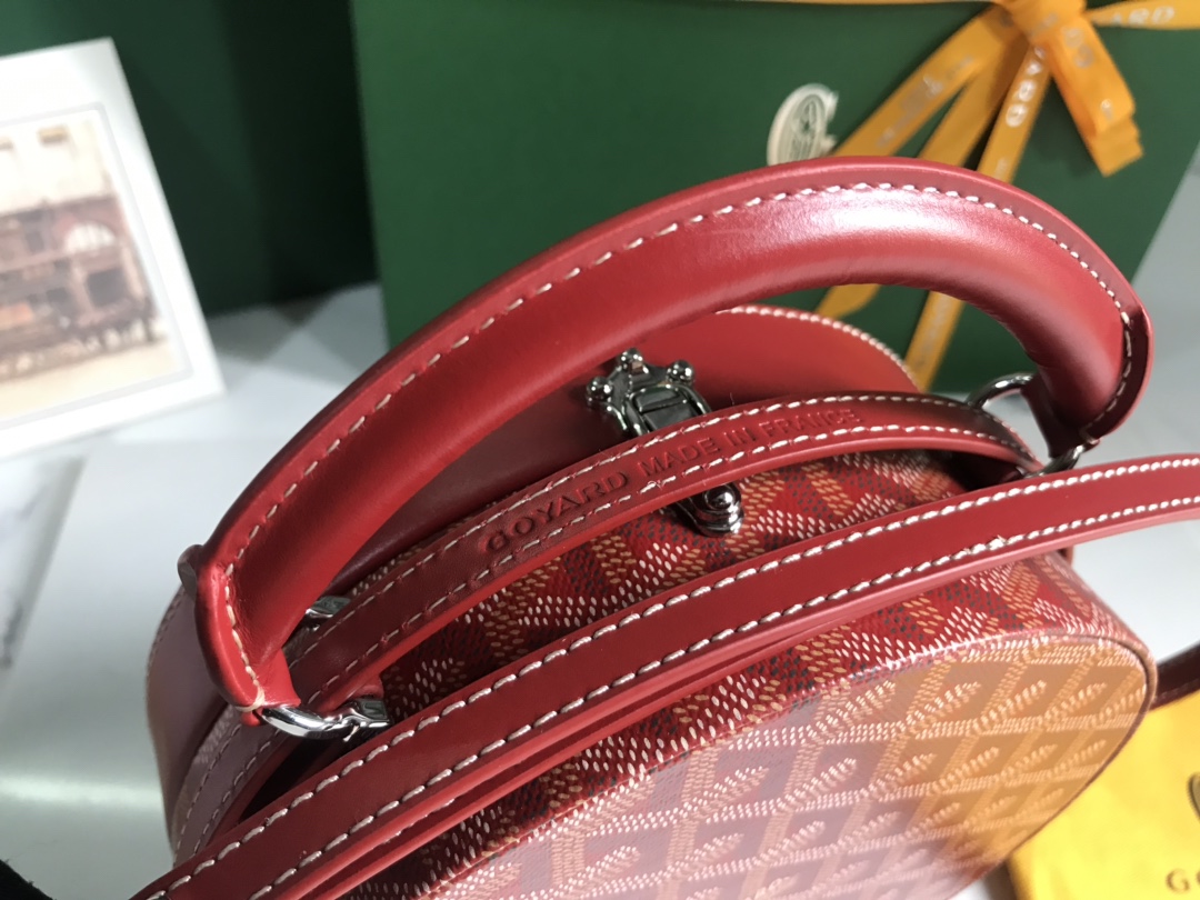 The Alto Hatbox Trunk Bag In Red